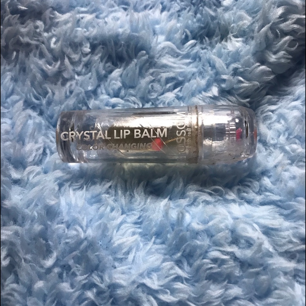 Color changing lipstick